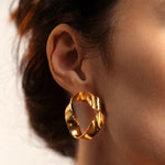 Load image into Gallery viewer, Onda Stud earrings
